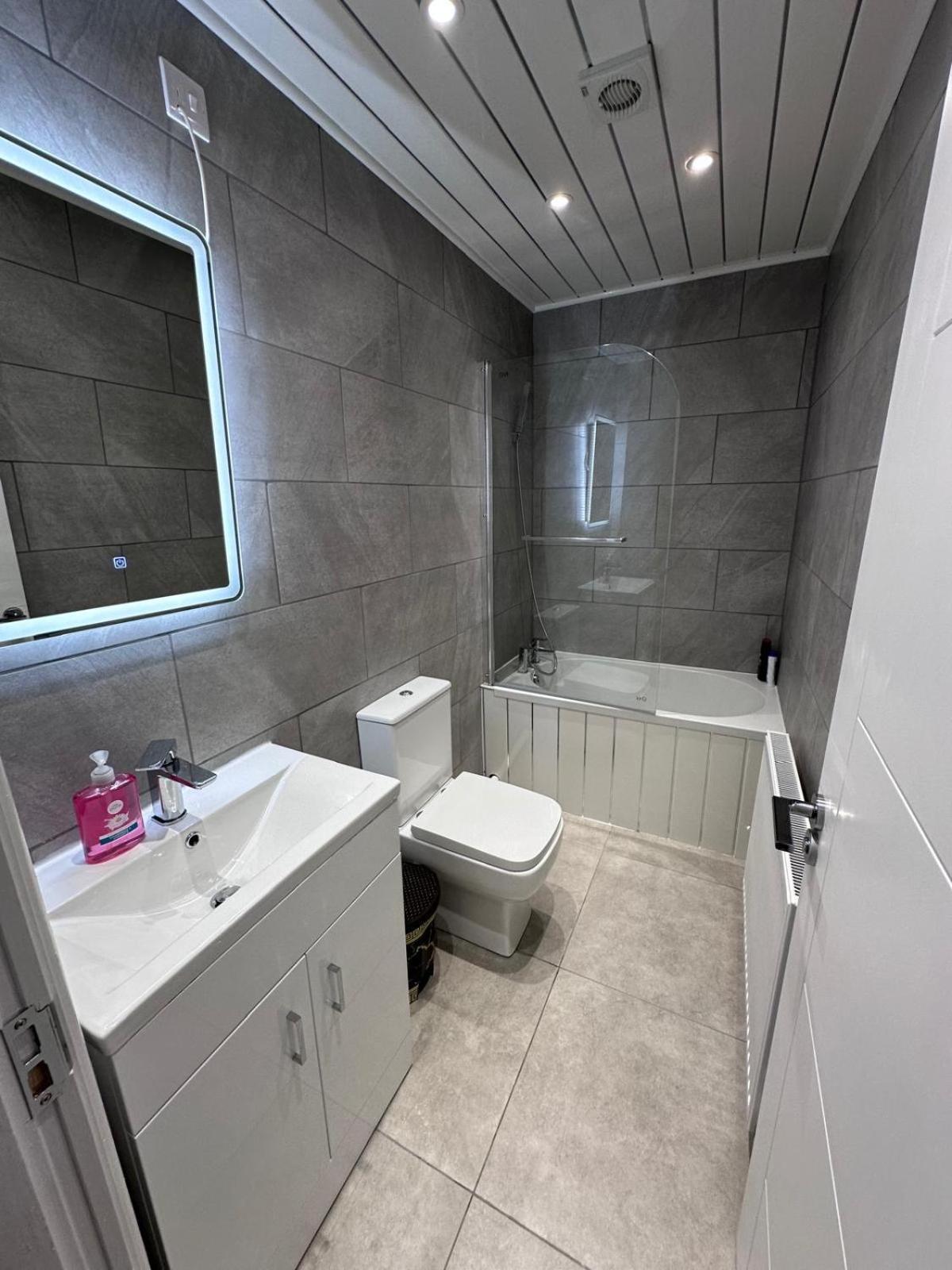 Modern Two-Bedroom Apartment Manchester Esterno foto